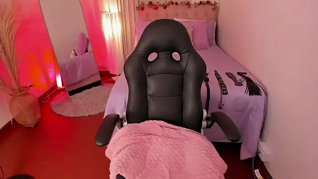 Lucie Harper online show from 12-13-25, 08:04