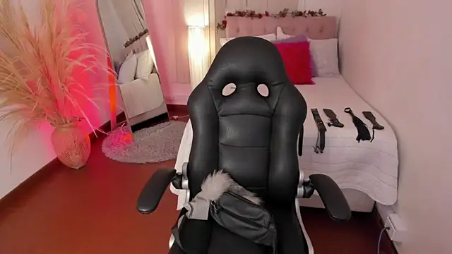 Lucie Harper online show from 11-05-25, 08:12