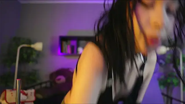 Sabrina bloom online show from 10-29-25, 01:10