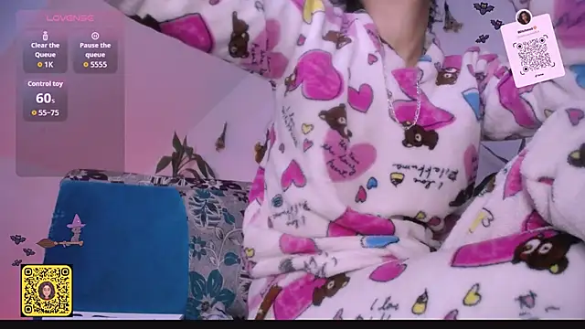 Snapshot of Nocturnawitch chatting on 10-24-25, 01:10 Nocturnawitch online show from 10-24-25, 01:10