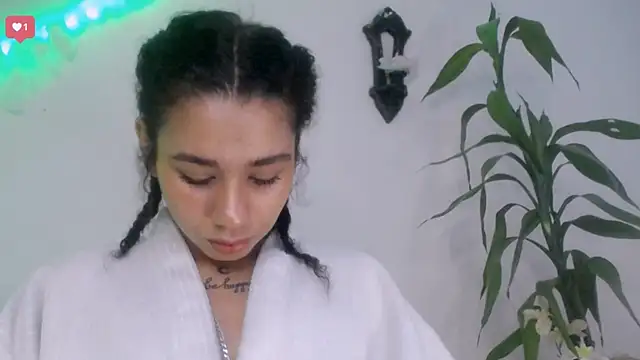 Snapshot of Nocturnawitch chatting on 09-18-25, 02:42 Nocturnawitch online show from 09-18-25, 02:42