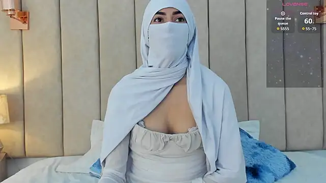 Snapshot of _Zahiira_ chatting on 06-13-26, 12:14 Zahiira online show from 06-13-26, 12:14