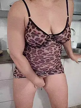 BigAssMom  online show from 11-18-25, 02:53