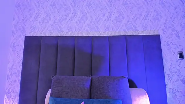 dana hazze online show from 11-25-25, 09:04