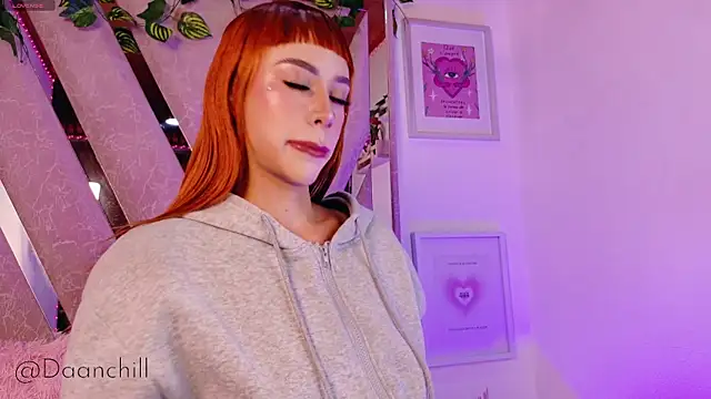 Snapshot of ScarlettRusso1 chatting on 06-02-26, 10:43 ScarlettRusso1 online show from 06-02-26, 10:43