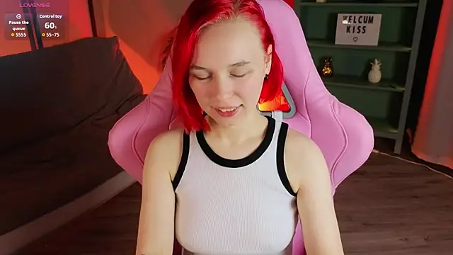 NaomiYoru online show from 11-12-25, 09:18