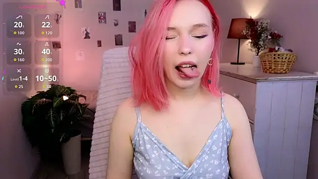 NaomiYoru online show from 04-10-26, 08:38