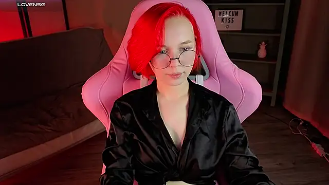 NaomiYoru online show from 09-09-25, 08:40