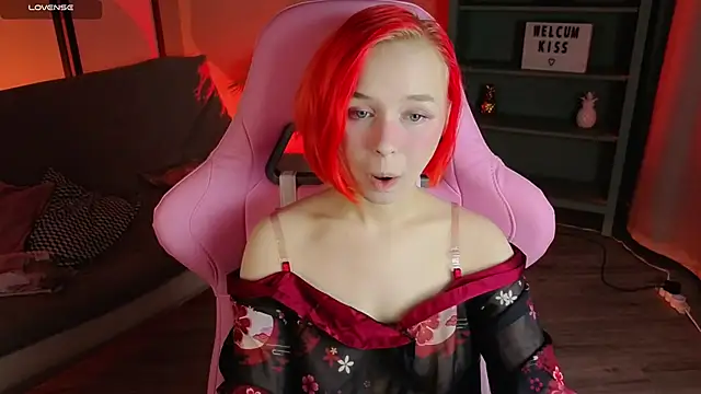 NaomiYoru online show from 10-21-25, 08:19