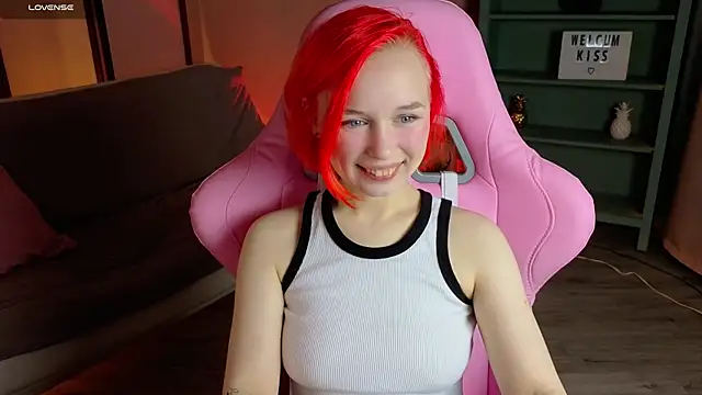 NaomiYoru online show from 10-02-25, 08:23