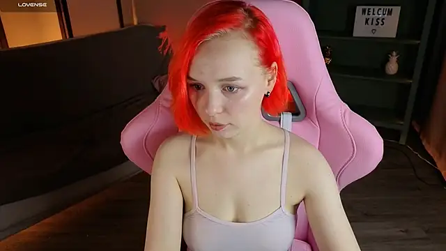 NaomiYoru online show from 10-11-25, 08:43