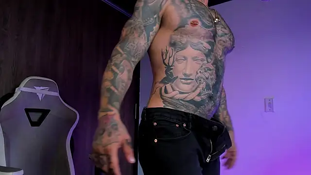 Snapshot of natevillage chatting on 10-03-25, 10:11 natevillage online show from 10-03-25, 10:11