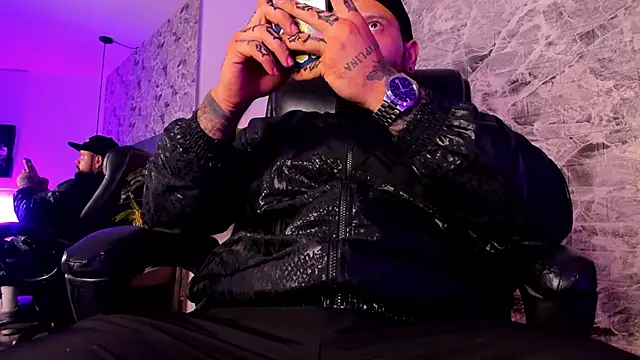 Snapshot of natevillage chatting on 10-08-25, 12:23 natevillage online show from 10-08-25, 12:23