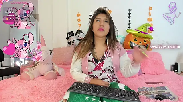 Ariana-Fernandez online show from 10-12-25, 12:17