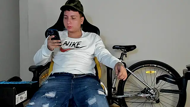 Snapshot of HELLSTAR chatting on 10-22-25, 05:29 HELLSTAR online show from 10-22-25, 05:29