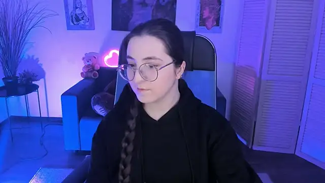 VirtuallVoyant online show from 12-23-25, 04:23