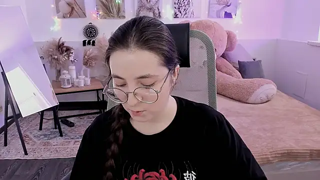 Snapshot of VirtuallVoyant chatting on 03-04-26, 07:27 VirtuallVoyant online show from 03-04-26, 07:27