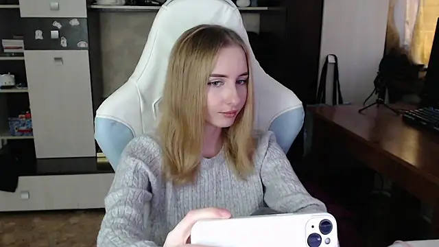 Cutti Crystal online show from 10-11-25, 08:48