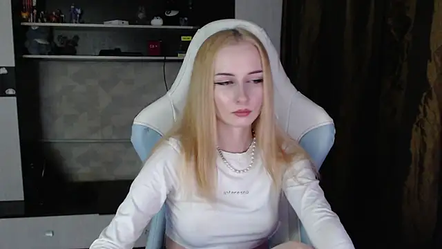 Cutti Crystal online show from 03-23-26, 08:41