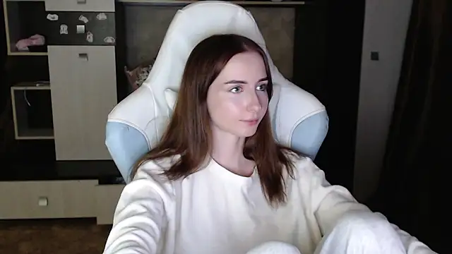 Cutti Crystal online show from 10-27-25, 06:09