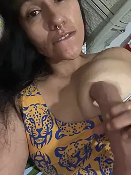 Snapshot of Huitaca_ chatting on 05-16-26, 05:17 Huitaca online show from 05-16-26, 05:17