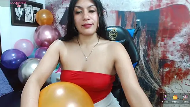 Snapshot of gigi_gilt_ chatting on 04-26-26, 04:26 gigi gilt online show from 04-26-26, 04:26