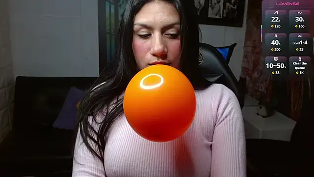 Snapshot of gigi_gilt_ chatting on 11-16-25, 04:06 gigi gilt online show from 11-16-25, 04:06