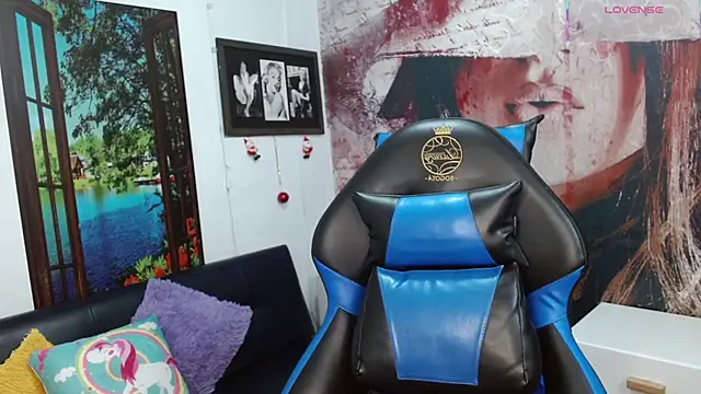 Snapshot of gigi_gilt_ chatting on 01-07-26, 04:17 gigi gilt online show from 01-07-26, 04:17