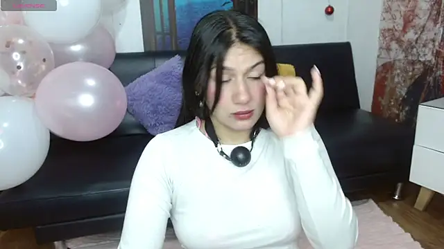 Snapshot of gigi_gilt_ chatting on 12-18-25, 04:17 gigi gilt online show from 12-18-25, 04:17