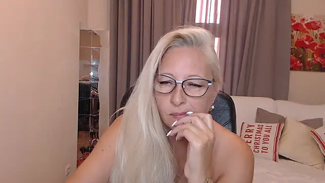 Snapshot of ValeriaSharm chatting on 09-27-25, 01:45 ValeriaSharm online show from 09-27-25, 01:45