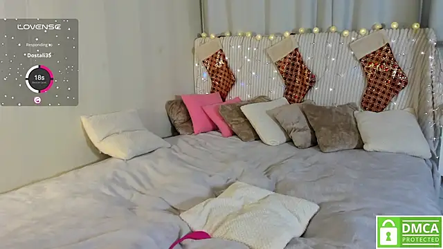 Kelly Mott online show from 12-17-25, 01:54