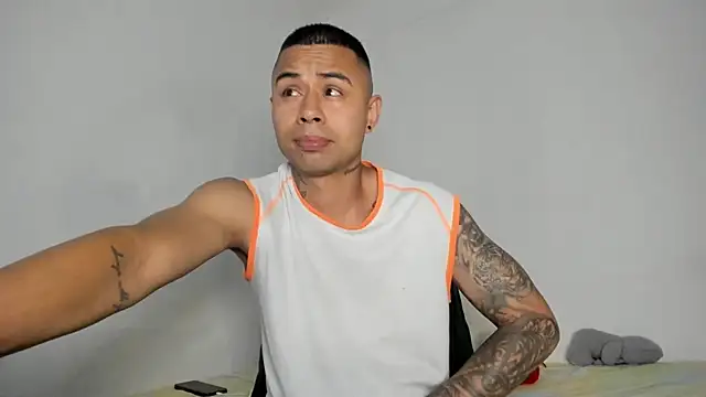  Logan Colton  online show from 05-05-26, 11:08