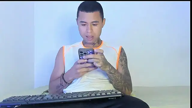Snapshot of _Logan_Colton_ chatting on 07-11-26, 06:30 Logan Colton online show from 07-11-26, 06:30