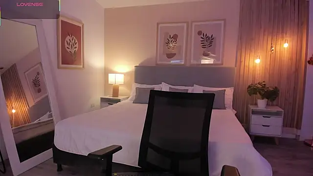 AuroraEvanss online show from 11-14-25, 10:24