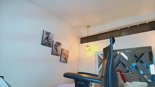 Snapshot of Rossi_ss1 chatting on 02-07-26, 04:09 Rossi ss1 online show from 02-07-26, 04:09