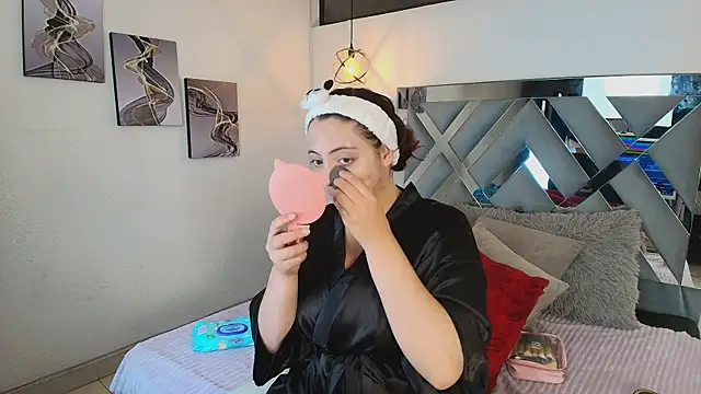 Snapshot of Rossi_ss1 chatting on 01-17-26, 04:49 Rossi ss1 online show from 01-17-26, 04:49