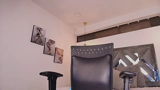 Snapshot of Rossi_ss1 chatting on 02-27-26, 06:02 Rossi ss1 online show from 02-27-26, 06:02