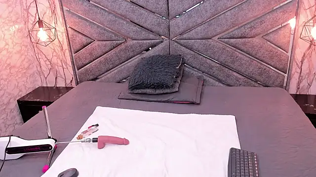 SASHA BROWNIE   online show from 11-15-25, 07:51