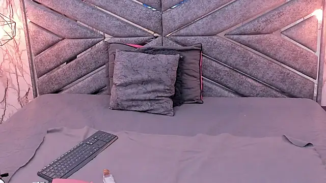 SASHA BROWNIE   online show from 11-17-25, 08:02