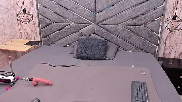 SASHA BROWNIE   online show from 02-09-26, 07:45