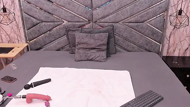 SASHA BROWNIE   online show from 03-06-26, 07:31