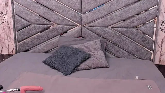 SASHA BROWNIE   online show from 01-11-26, 07:32