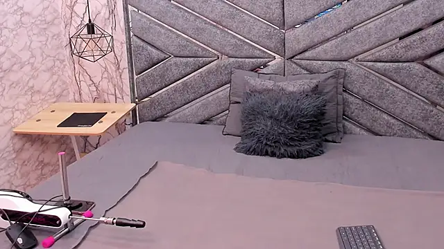 SASHA BROWNIE   online show from 02-12-26, 07:35