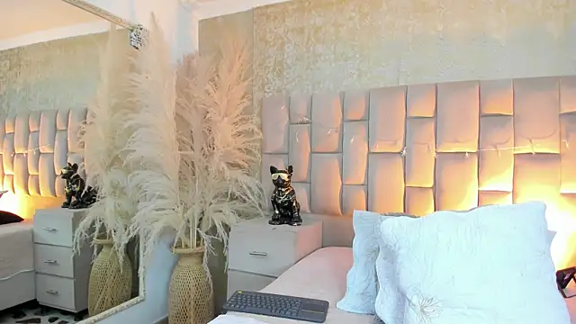 cloesummerr  online show from 12-22-25, 12:38