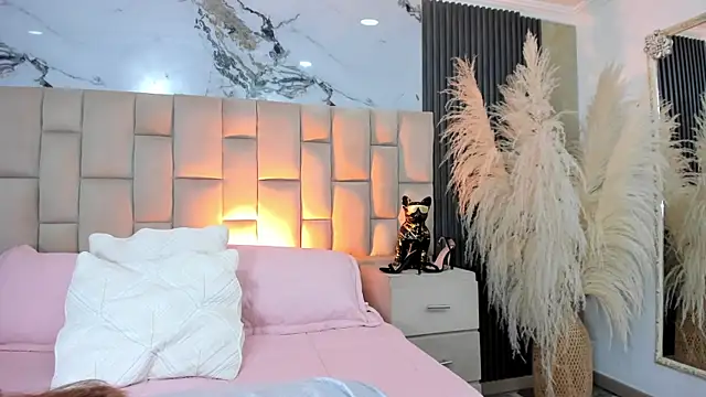 cloesummerr  online show from 04-17-26, 01:47