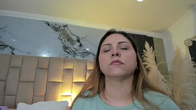 Snapshot of cloesummerr_ chatting on 04-22-26, 12:45 cloesummerr online show from 04-22-26, 12:45