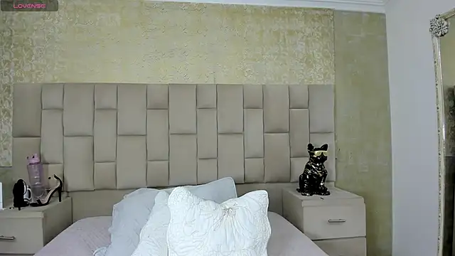 cloesummerr  online show from 11-11-25, 02:34