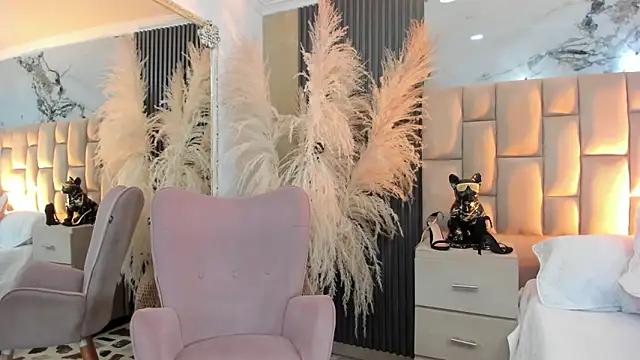 cloesummerr  online show from 02-12-26, 12:38