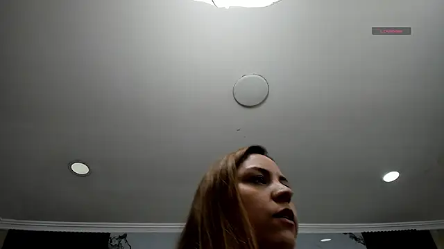 cloesummerr  online show from 04-13-26, 12:42