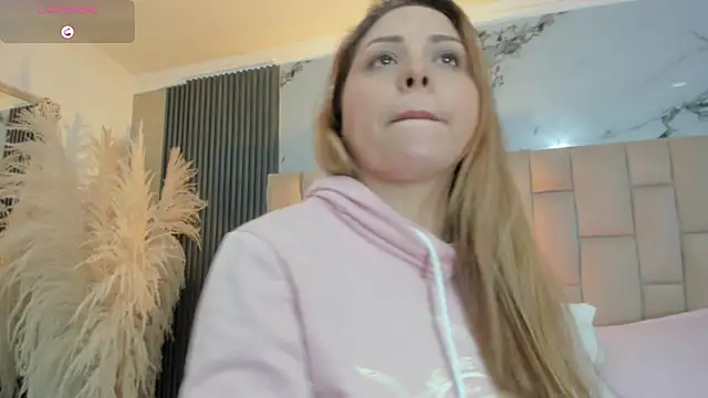 cloesummerr  online show from 03-27-26, 01:56